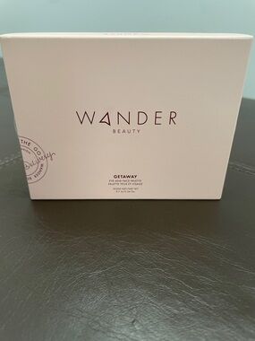 $42 msrp nib sealed Wander Beauty Getaway Palette light/medium